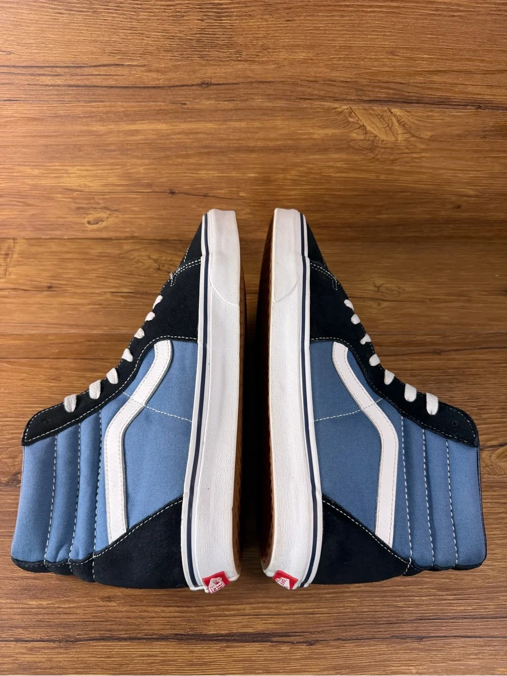 Vans ships within